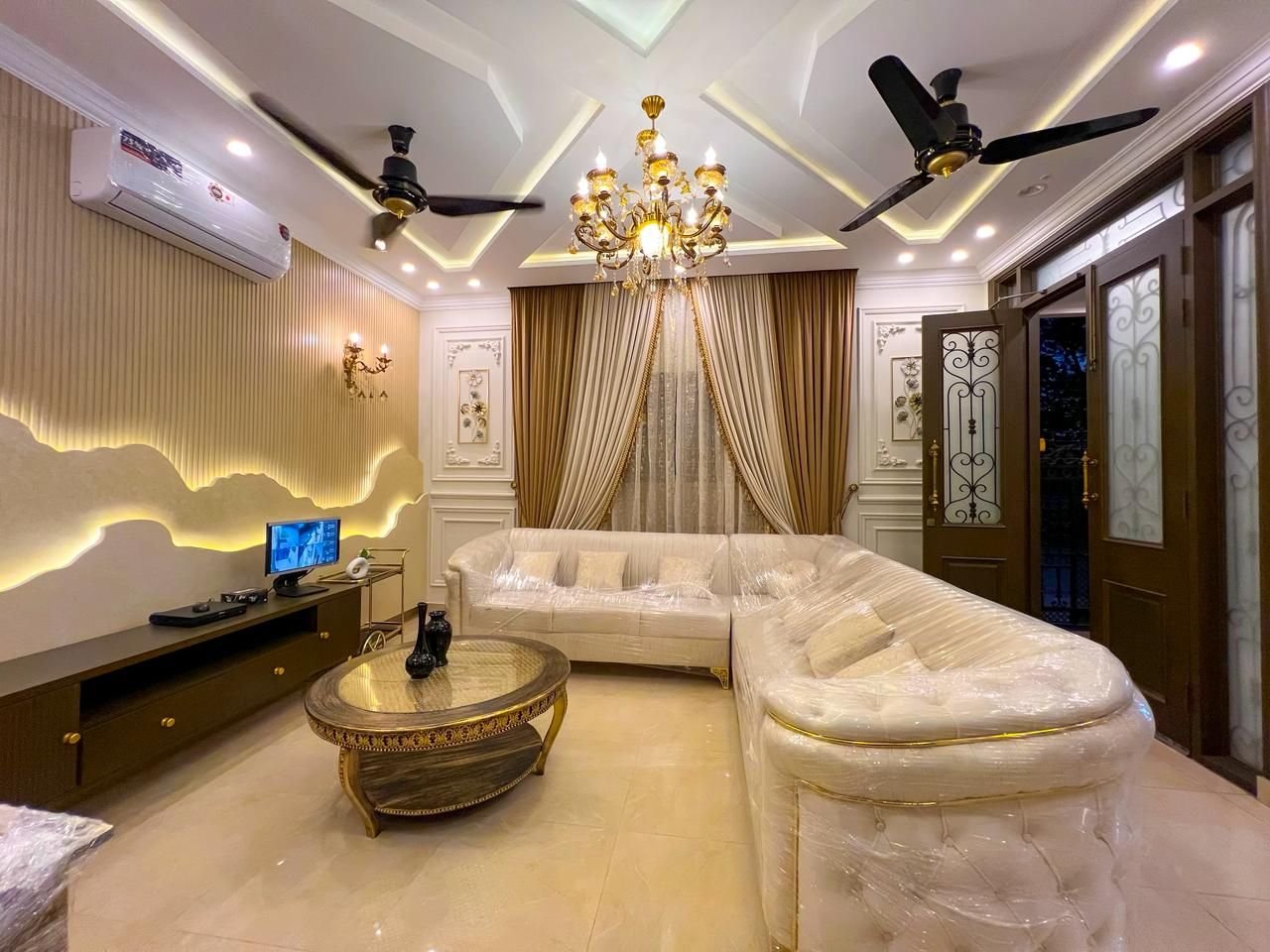 Living room, gold accents