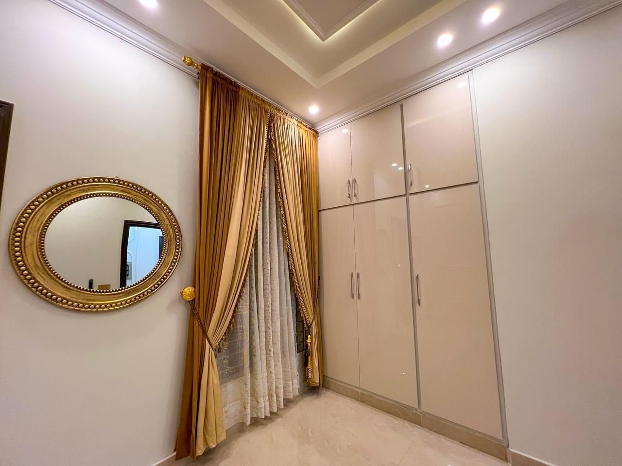 Walk-in wardrobe