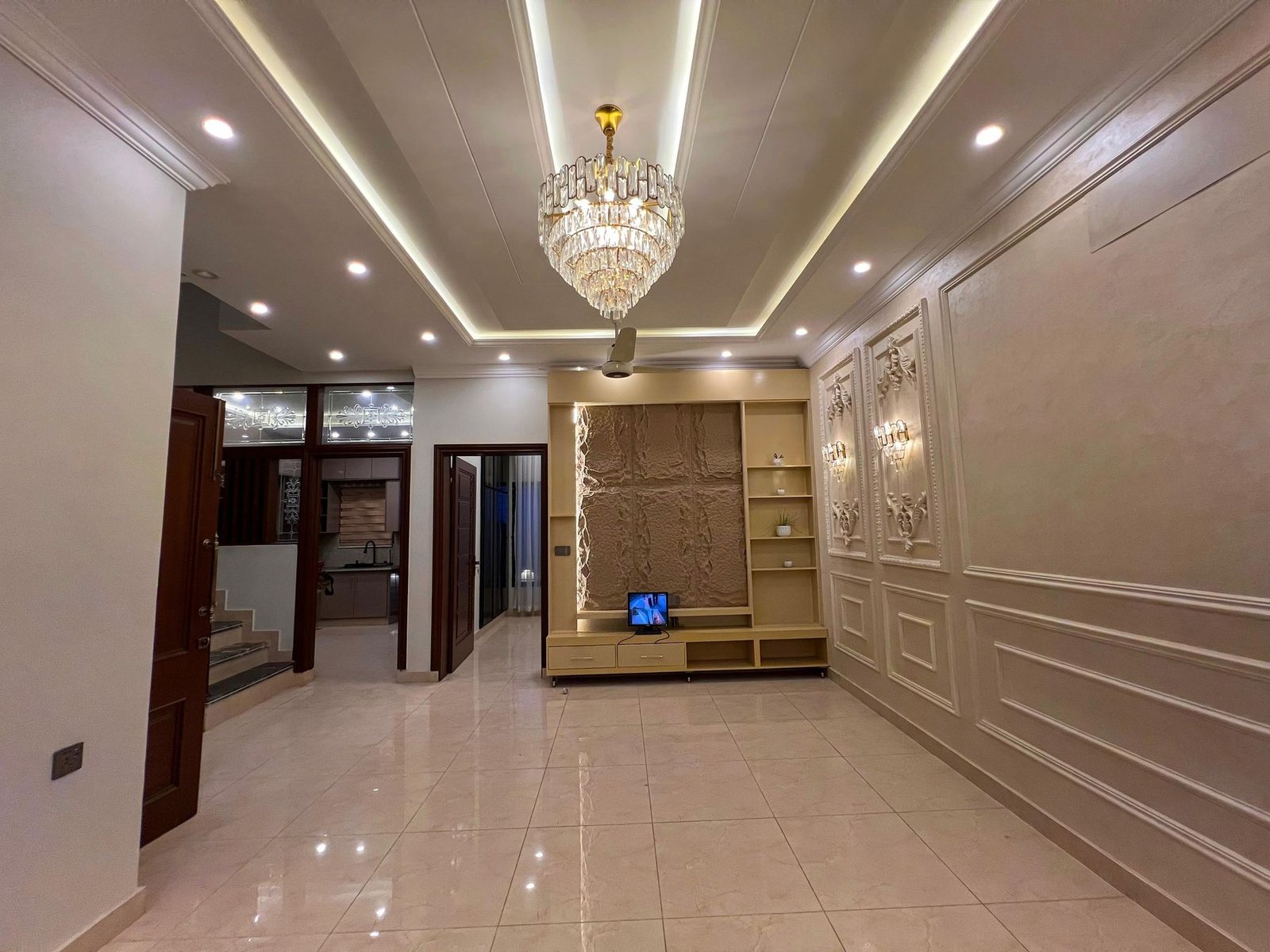 Living hall with chandelier